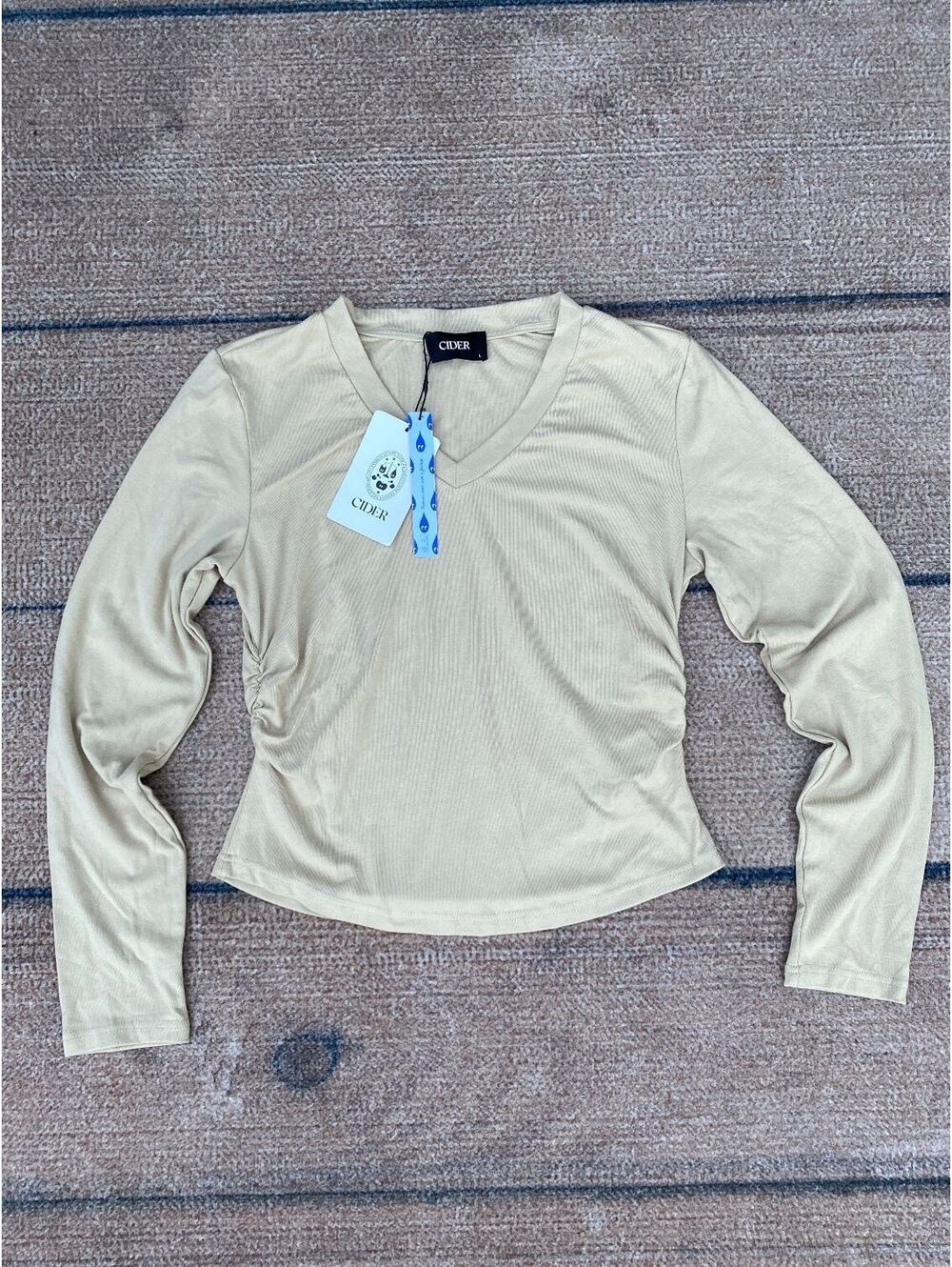 Rouched v-neck crop curved hem long sleeve tee Cider new capsule minimalist Lg